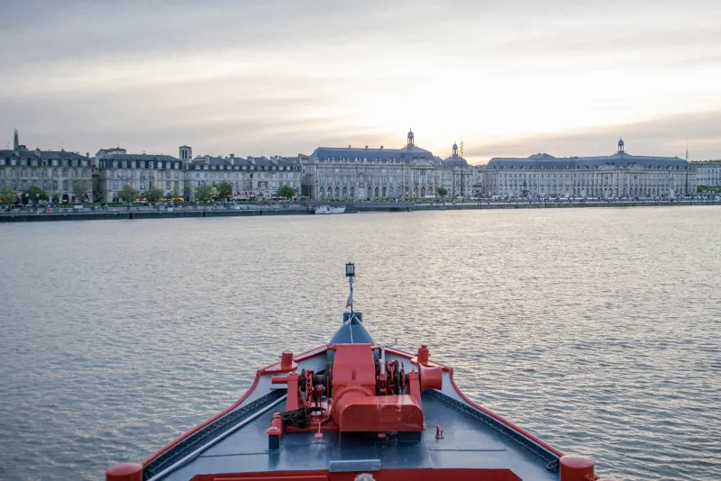 Croisière Apéro à Bordeaux - vue sur la place de la Bourse